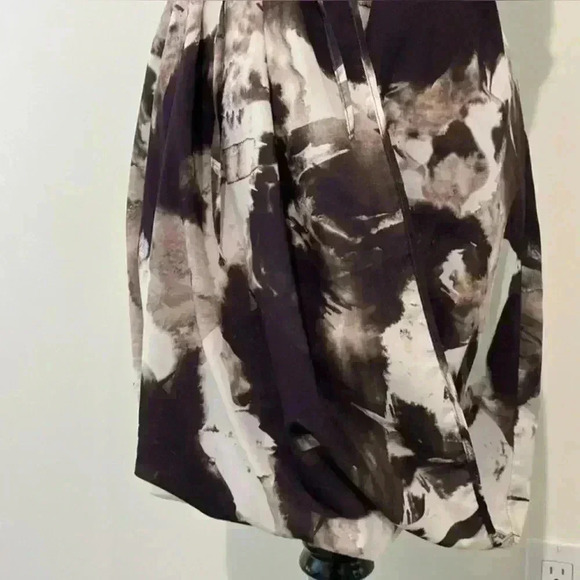H&M | Abstract Art Print Wrap Front Tie Waist Bubble Hem Sleeveless Dres, Size 4 - Picture 3 of 9